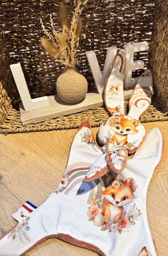 Doudou renard arc en ciel
